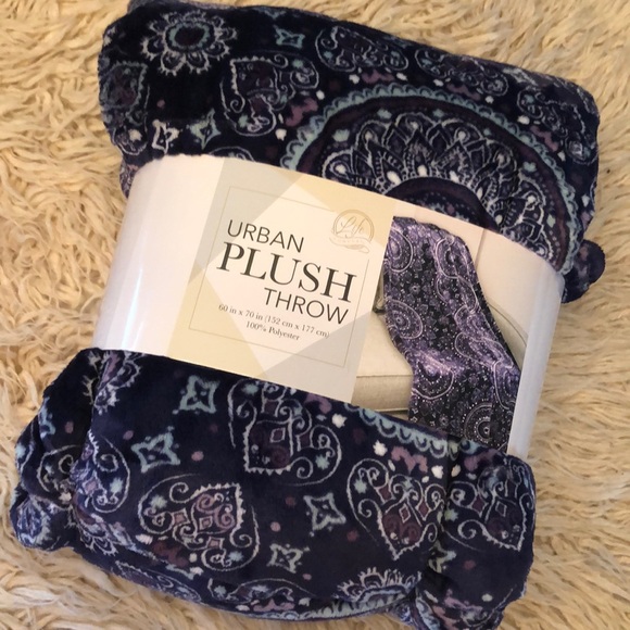 Life Comfort Bedding Newplush Throw Poshmark